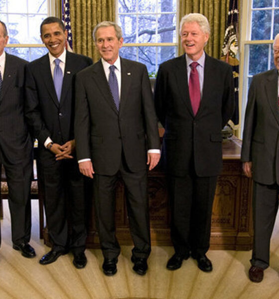 2009 Five Presidents, President George W. Bush, President Elect Barack Obama, Former Presidents George H W Bush, Bill Clinton & Jimmy Carter, Standing
